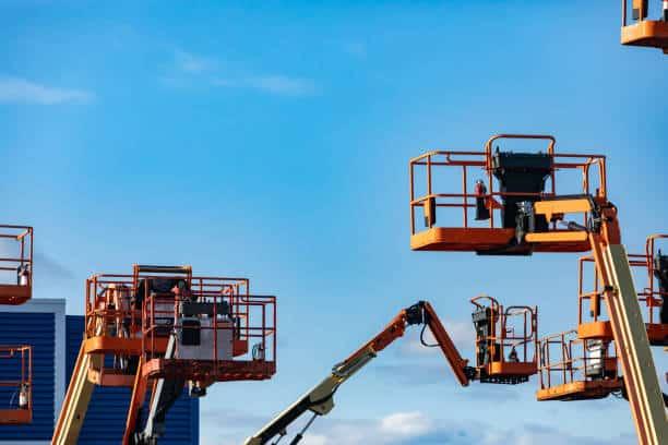 Plataforma Elevatória Articulada à Venda